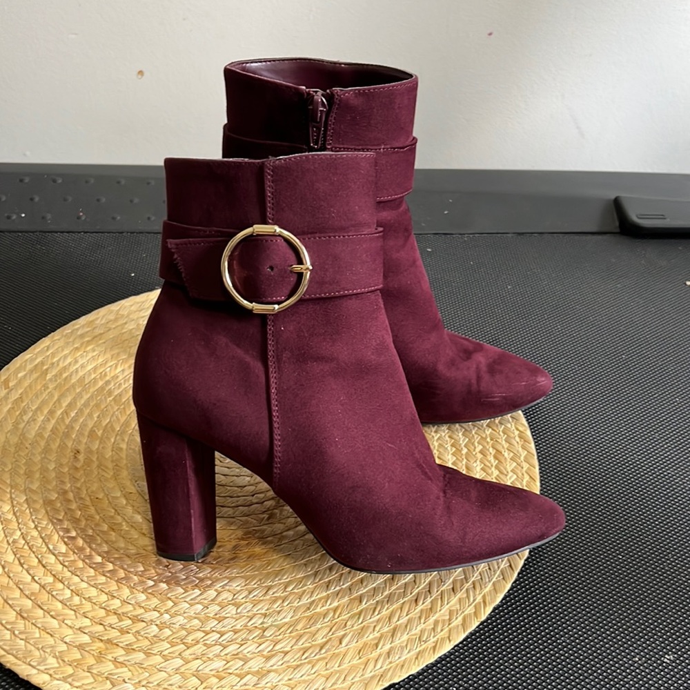 Jones New York Chic Ankle Booties Size 6.5